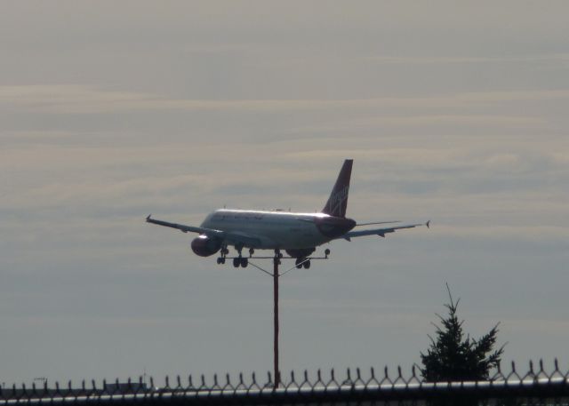 Airbus A320 (N625VA)