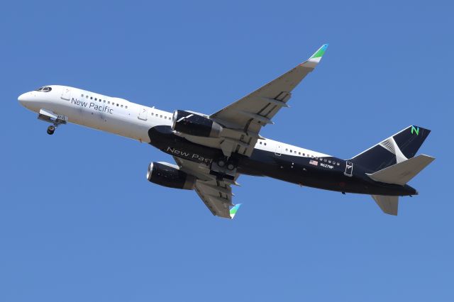 Boeing 757-200 (N627NP) - 'Raven Flight 8710' chartering the Boston Bruins to Toronto for Game 3 of the NHL playoffs against the Toronto Maple Leafs