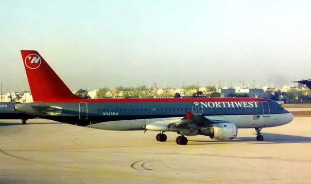 Airbus A320 (N345NW)