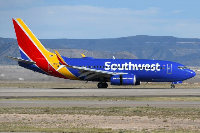 Boeing 737-700 (N964WN)
