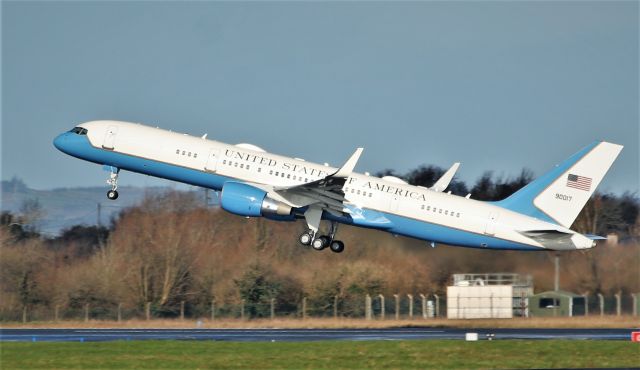 Boeing 757-200 (09-0017) - sam18 usaf c-32a 09-0017 dep shannon 27/2/20.