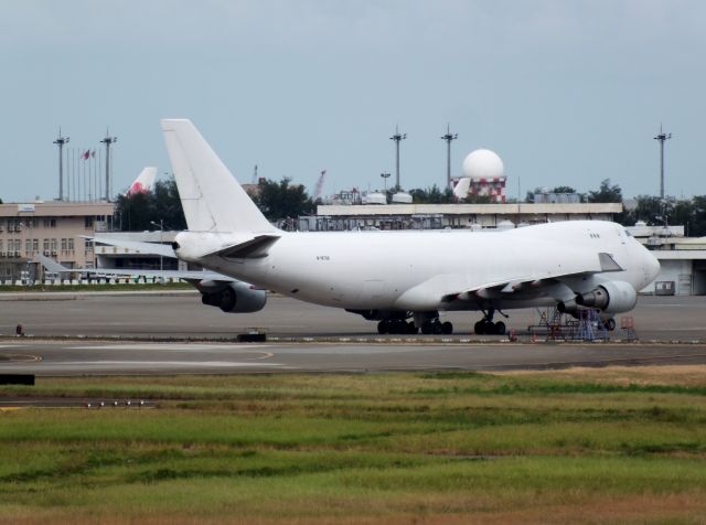 Boeing 747-400 (B-18722)
