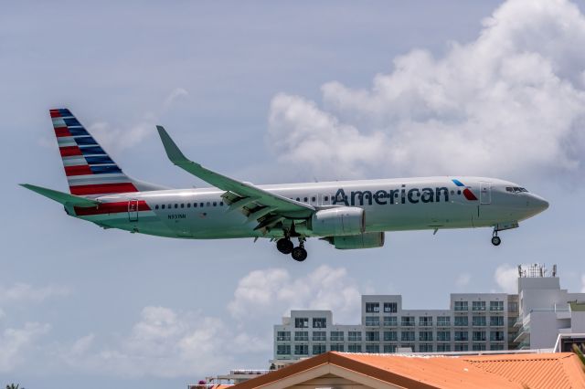 Boeing 737-800 (N931NN) - Just over the beach