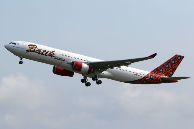 Airbus A330-300 (9M-LFG)