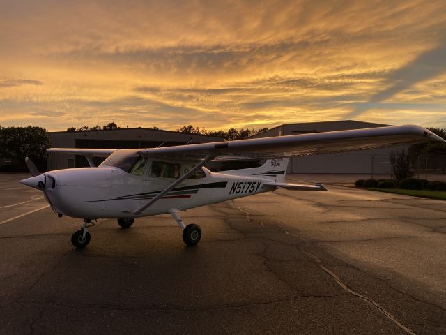 Cessna Skyhawk (N5175Y)