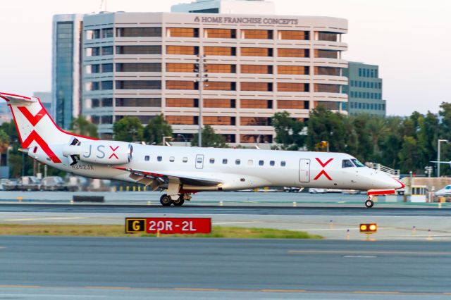 Embraer ERJ-135 (N262JX)