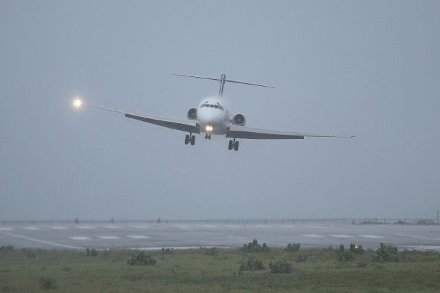 McDonnell Douglas MD-83 (PJ-MDB) - Insel air landing a rainy day thansk to tropical storm sandy!!!