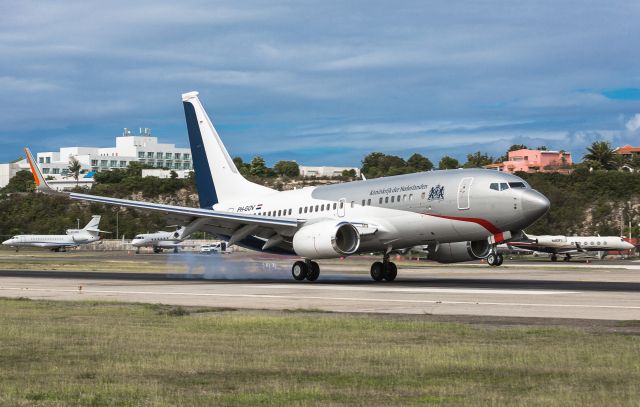 Boeing 737-700 (PH-GOV)