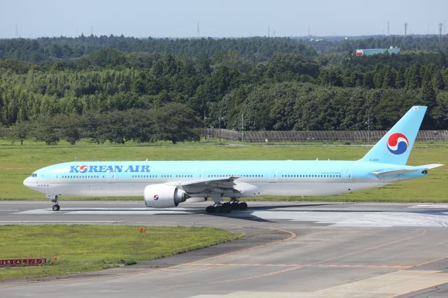 BOEING 777-300ER (HL8218)