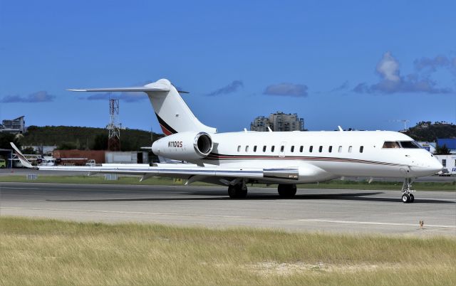 Bombardier Global 5000 (N110QS)