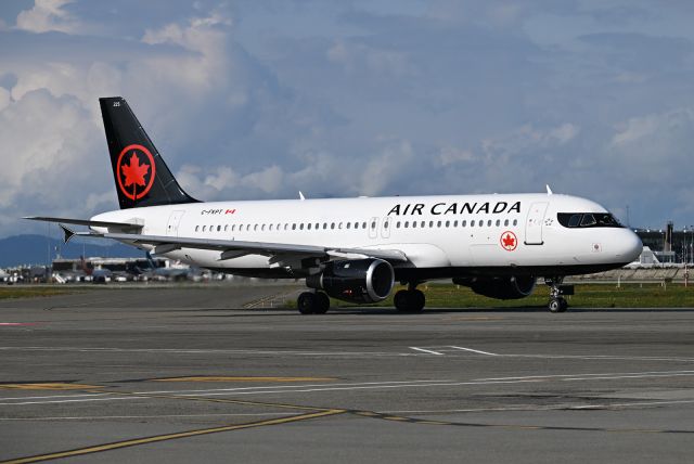 Airbus A320 (C-FKPT)