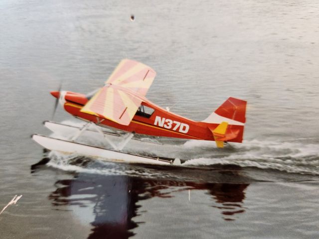N37D — - Straight Floats Citabria, training aircraft, on the Columbia River in Portland OR