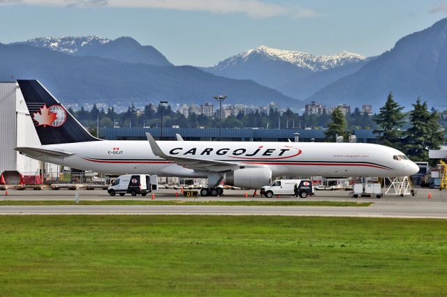 Boeing 757-200 (C-GCJT)