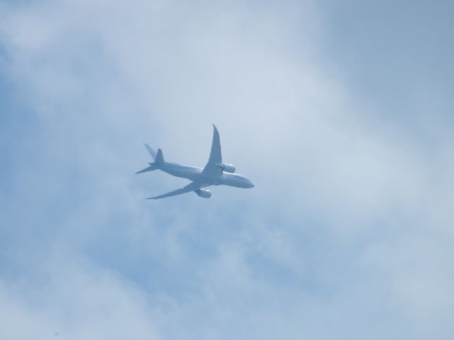 Boeing 787-8 (G-TUIB) - G TUIB B787-8GE THOMSON PASSING OVER MY HOUSE INBOUND EINN ON CREW TRAINING FLIGHT ON 05/06/13