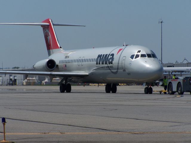 Douglas DC-9-10 (N967N) - N967N waits to taxi at Providence