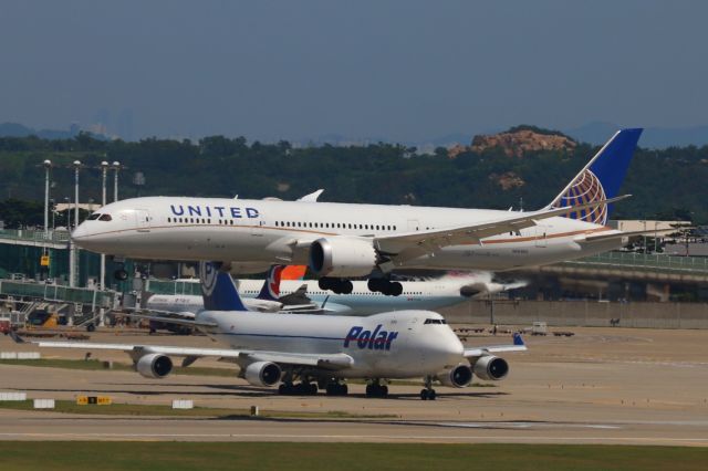 Boeing 787-9 Dreamliner (N26960) - A United 787-9 Dreamliner approaching RWY34 at RKSI from KSFO as UA892.