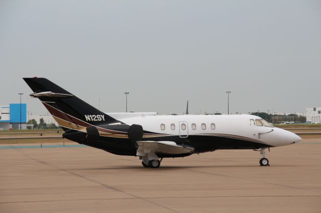 Hawker 800 (N12SY)