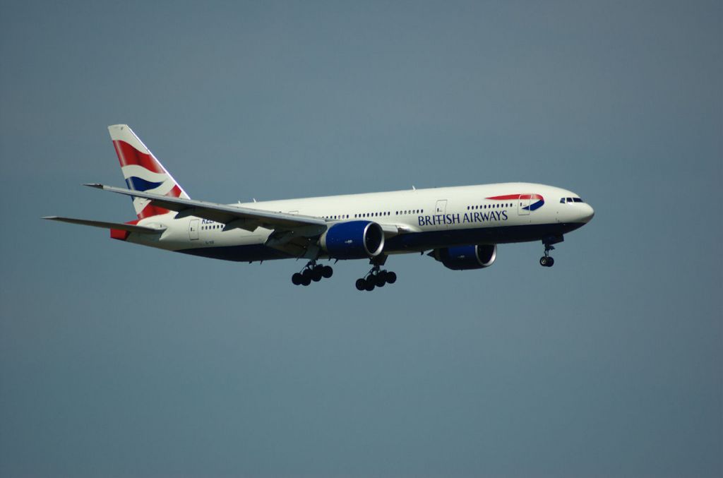 Boeing 777-200 (G-YMMT)