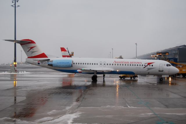 Fokker 100 (OE-LVC) - 4th December, 2010: De-icing in full force on the apron during the Christmas season in Vienna. 