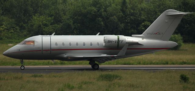 Canadair Challenger (9H-VFF)