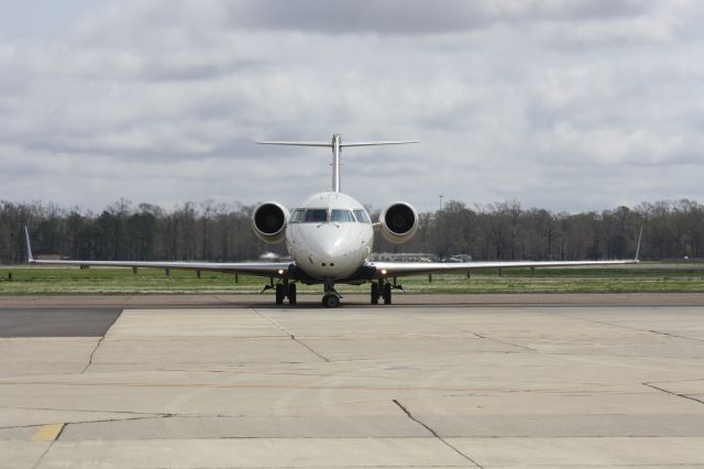 Canadair Regional Jet CRJ-200 (N931EV) - Follow me on Instagram. @mluspotter