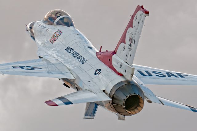 — — - Thunderbird F-16