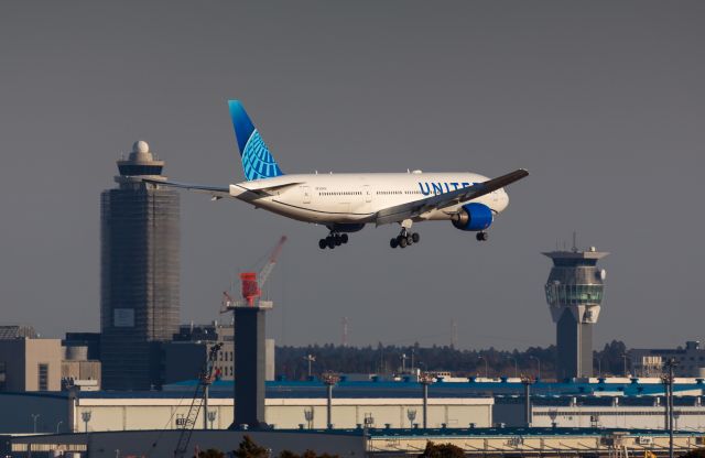 Boeing 777-200 (N206UA)