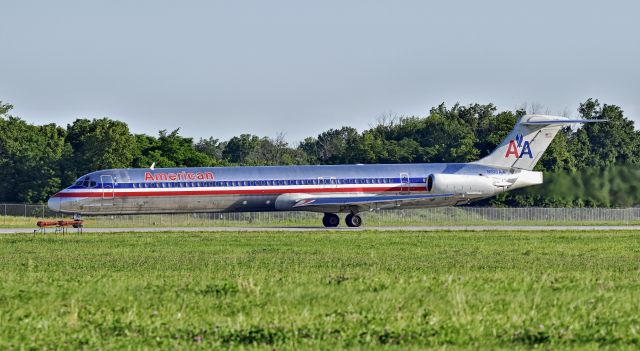 McDonnell Douglas MD-82 (N513AA)