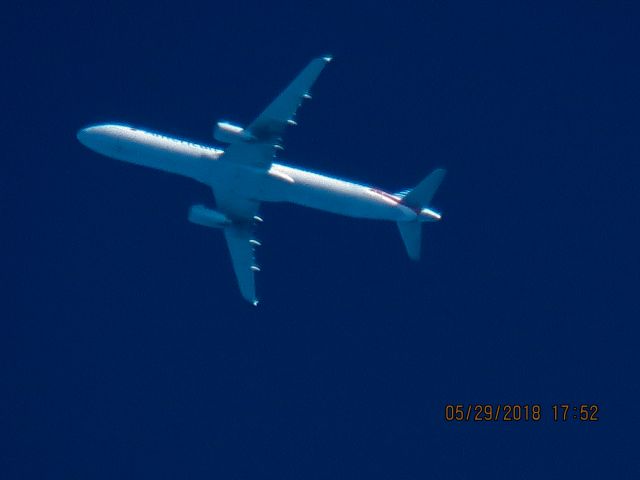 Airbus A321 (N560UW)