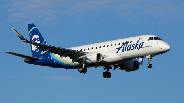 Embraer 175 (N628QX) - QXE2677 from KSAN on final to Rwy 16R on 10.1.19. (ERJ-175LR / cn #17000680).