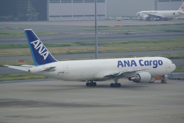 BOEING 767-300 (JA8286) - All Nippon Airways B767-381ER cn24400