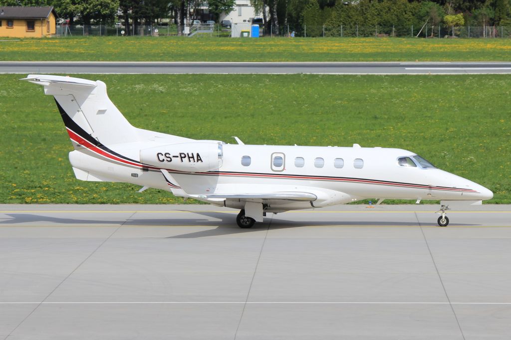 Embraer Phenom 300 (CS-PHA)
