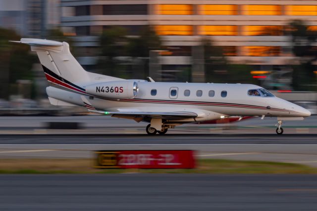 Embraer Phenom 300 (N436QS)