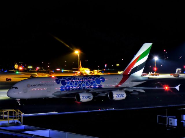 Airbus A380-800 (A6-EOC)