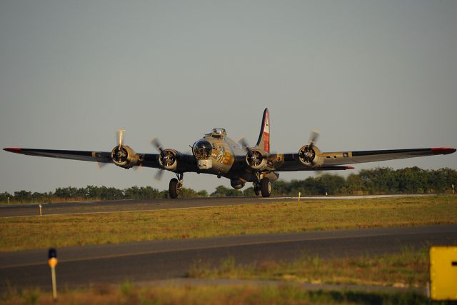 Boeing B-17 Flying Fortress (N93012)