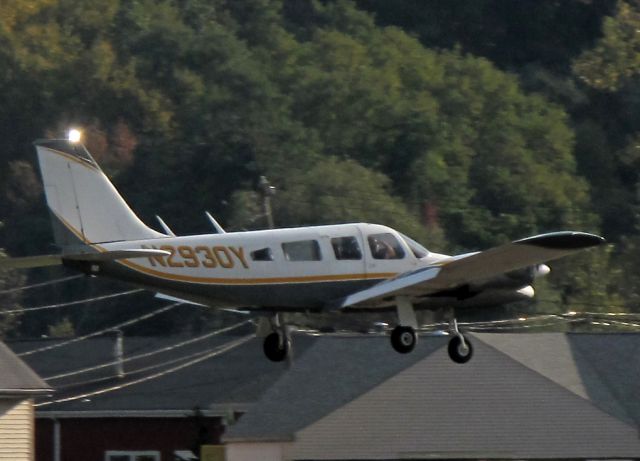 Piper Seneca (N2930Y) - Landing RW26.