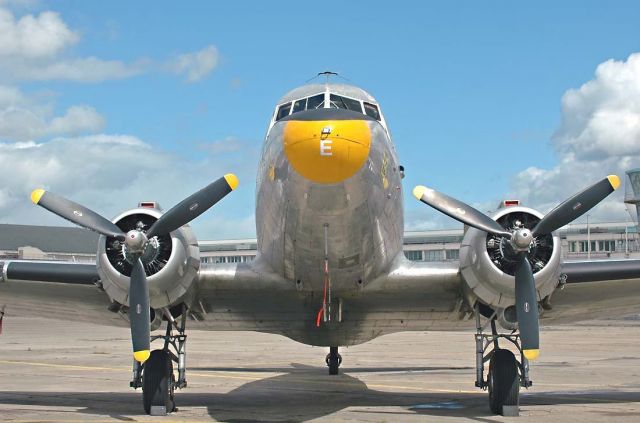 Douglas DC-3 (F-AZTE)