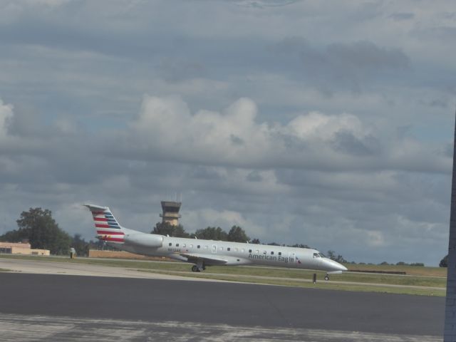 Embraer ERJ-145 (N612AE)