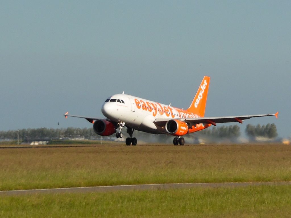 Airbus A319 (G-EZIO)