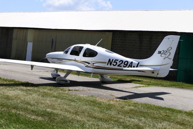 Cirrus SR-22 (N529AJ)