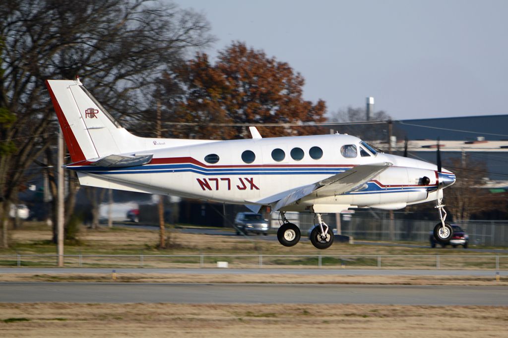 Beechcraft King Air 90 (N77JX)