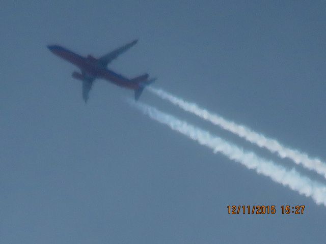 Boeing 737-800 (N8633A)