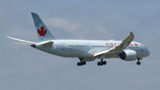 Boeing 787-8 (C-GHPX) - Floating in with the 'toothpaste' scheme.