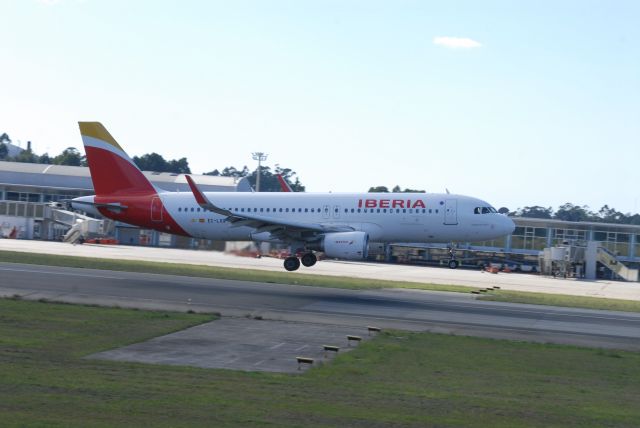 Airbus A319 (EC-LXQ) - EC-LXQ Landing At LEVX From LEMD, With Two Good Friends Onboard After HoneyMoon. 20-09-2021