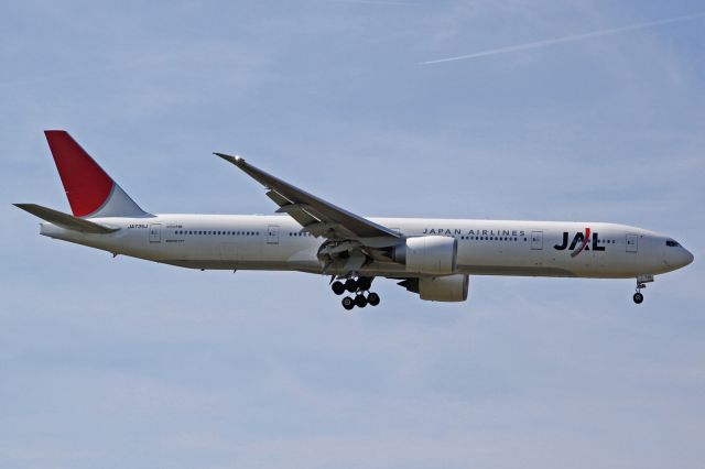 BOEING 777-300 (JA735J)