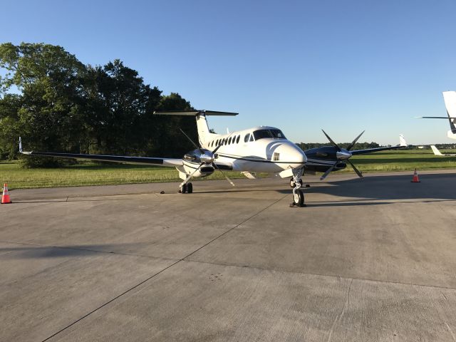 Beechcraft Super King Air 350 (N999MG)