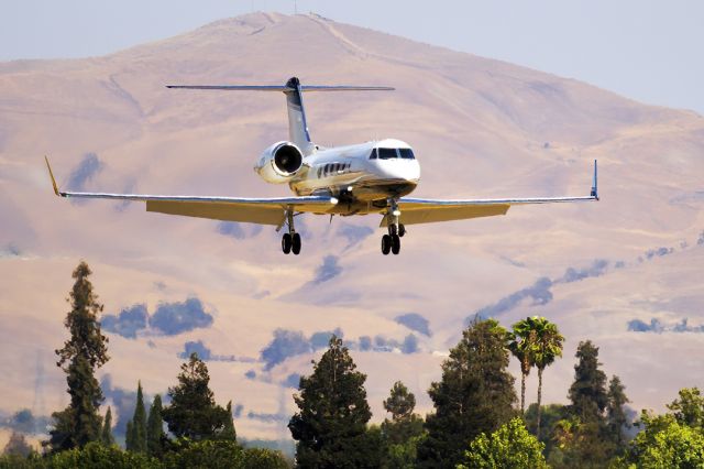 Gulfstream Aerospace Gulfstream IV (N137DR) - Gulfstream G-IV arriving at Livermore Municipal Airport, CA. August 2021.