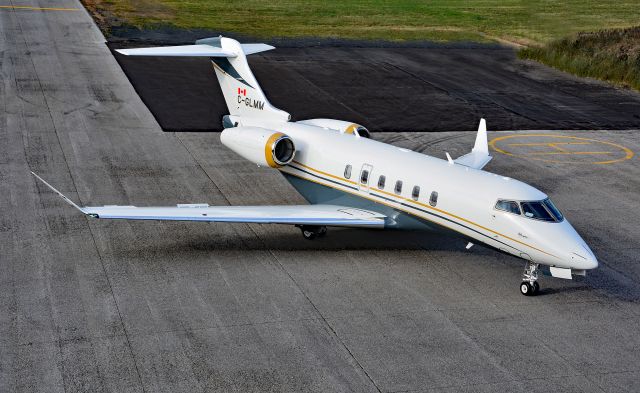 Bombardier Challenger 300 (C-GLMM)