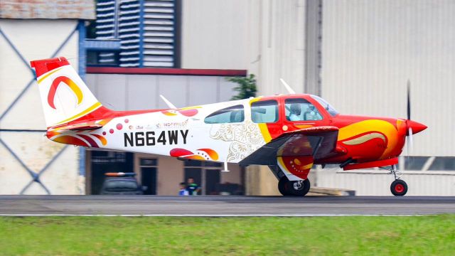 Beechcraft Bonanza (33) (N664WY)