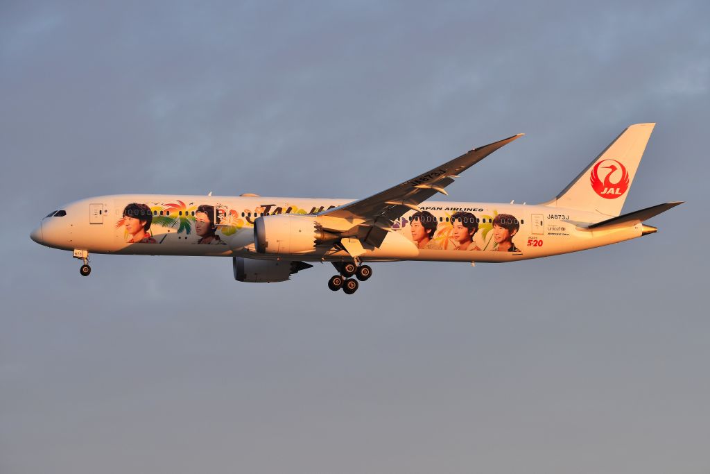 Boeing 787-9 Dreamliner (JA873J) - 28-C 12-21-20 being kissed by a gentle splash of the morning sunrise light.